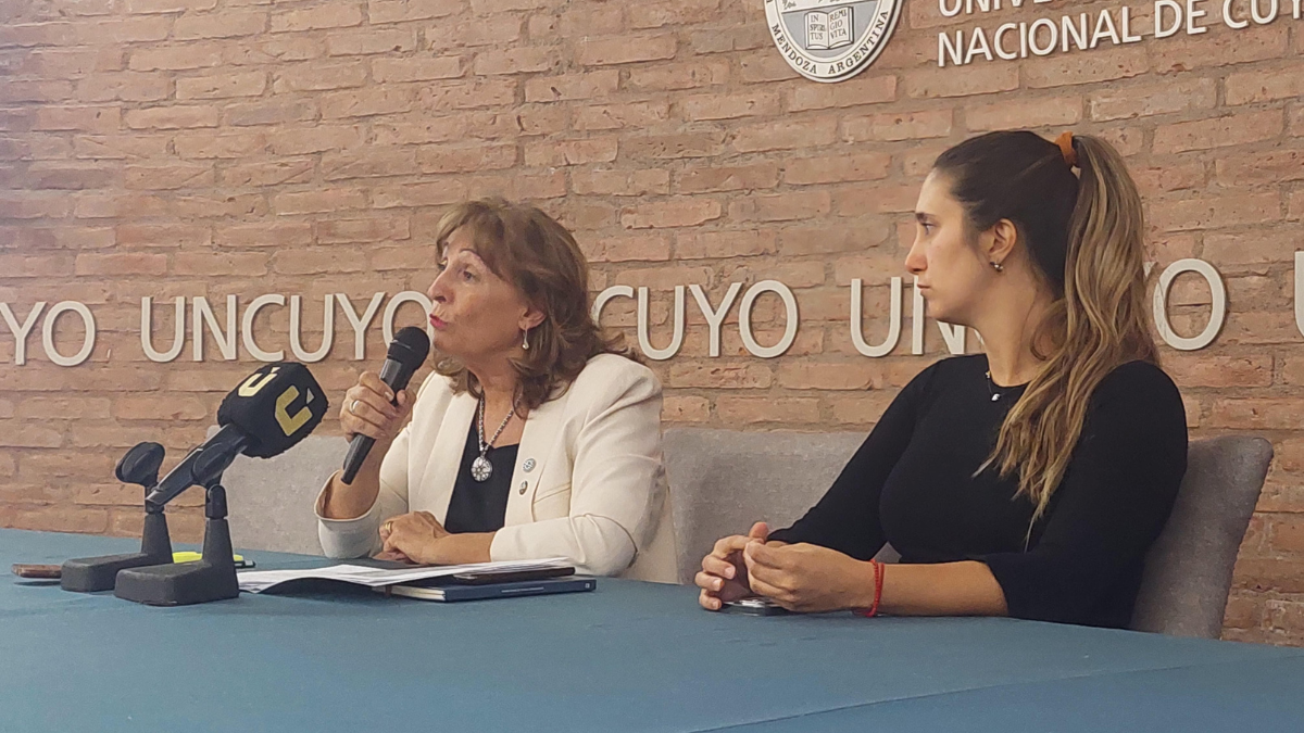 La rectora de la UNCuyo, Esther Sánchez, sostuvo que la institución recibió los mismos fondos que el año pasado con un 245% de inflación. La rectora de la UNCuyo, Esther Sánchez, sostuvo que la institución recibió los mismos fondos que el año pasado con un 245% de inflación.