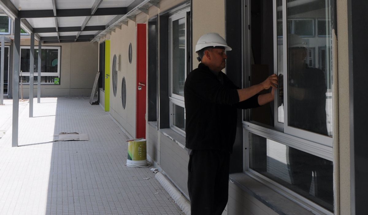 Según el director de Infraestructura Elemental, Bernardino Rodríguez, lo que sucede con la reparación de escuelas es que en muchas instituciones la matrícula ha crecido demasiado y los edificios escolares colapsan.