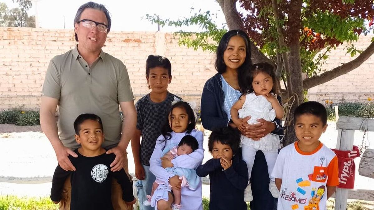 Familia completa y un Día de la Madre que se avecina con muchas sorpresas para Noelia. Familia completa y un Día de la Madre que se avecina con muchas sorpresas para Noelia.