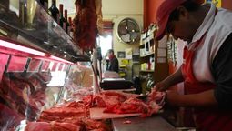 Algunos trozaderos de Mendoza empezaron a vender bondiola de Brasil. En estos días esperan más carne importada, a precios inferiores. Algunos trozaderos de Mendoza empezaron a vender bondiola de Brasil. En estos días esperan más carne importada, a precios inferiores.