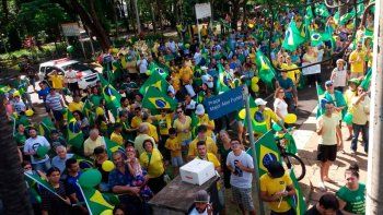 En la Favela o en la web, Brasil se juega sus últimas cartas