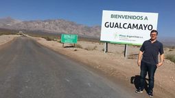 Guillermo Mosso en el ingreso a Gualcamayo, en Jachal, San Juan.