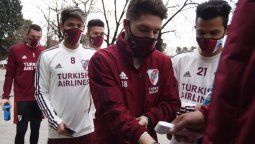 River abre el paraguas para evitar más contagios
