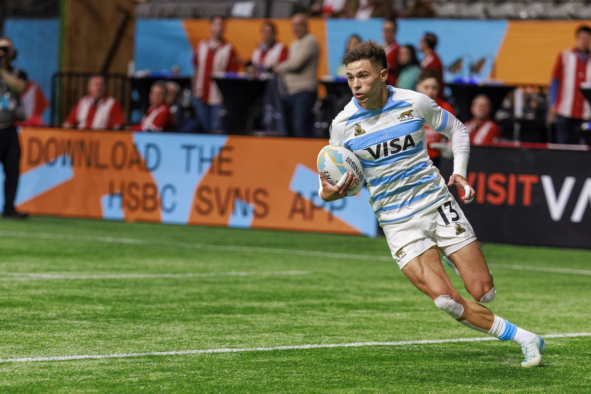 Moneta hizo 3 tries en el debut de Los Pumas 7s en Vancouver. Moneta hizo 3 tries en el debut de Los Pumas 7s en Vancouver.