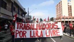 Sindicatos brasileños se manifestaron fuera de la cárcel de Lula en el Día del Trabajo