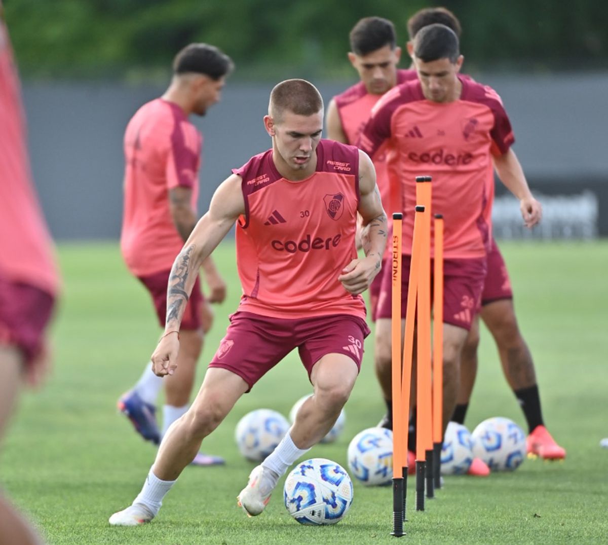 Mastantuono sería titular en el duelo entre River y Estudiantes. Mastantuono sería titular en el duelo entre River y Estudiantes.