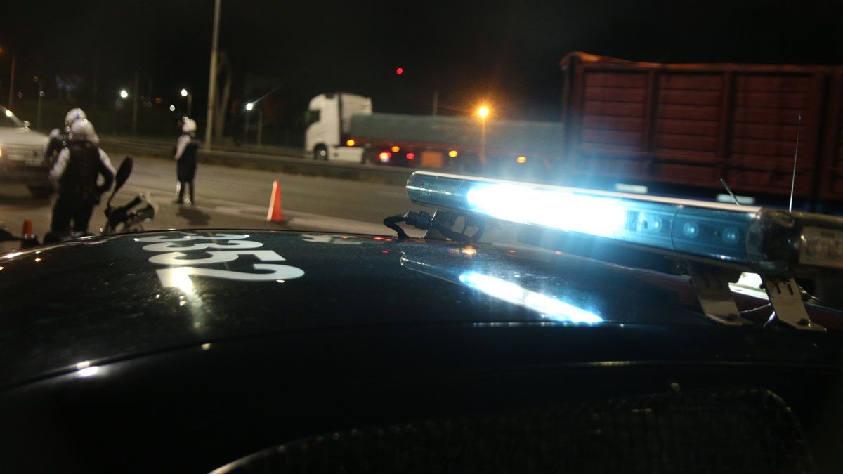 La Policía reguló el tránsito en el Acceso Sur mientras trabajó Científica para conocer la mecánica del accidente que terminó con un peatón muerto.