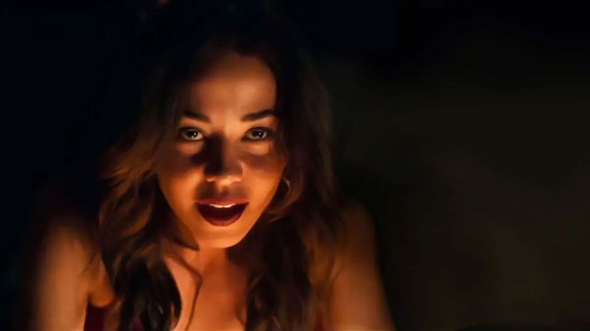 La película Amor adulto contiene escenas subidas de tono y muchísima intriga y suspenso. La película Amor adulto contiene escenas subidas de tono y muchísima intriga y suspenso.