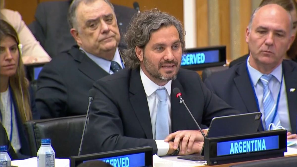 Carmona, junto al canciller Santiago Cafiero. Carmona, junto al canciller Santiago Cafiero.