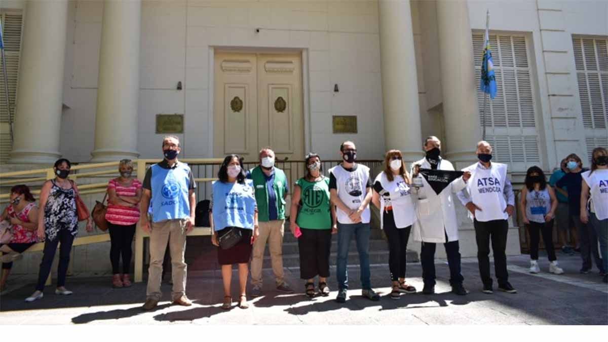 Estatales. Los gremios harán un Plenario general el viernes.