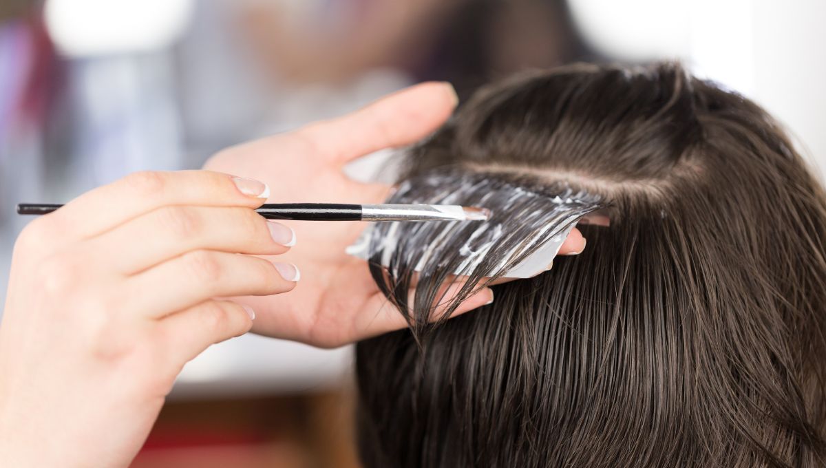 El color de tintura que tienes que usar a partir de los 40 años para cubrir canas y lucir más joven