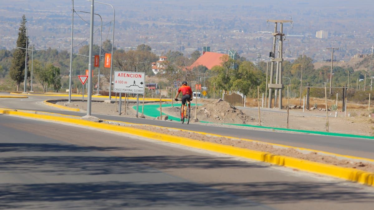 La actividad deportiva del circuito de Papagayos parece concentrarse más del lado de Las Heras, en las cercanías del cerro Arco. La actividad deportiva del circuito de Papagayos parece concentrarse más del lado de Las Heras, en las cercanías del cerro Arco.