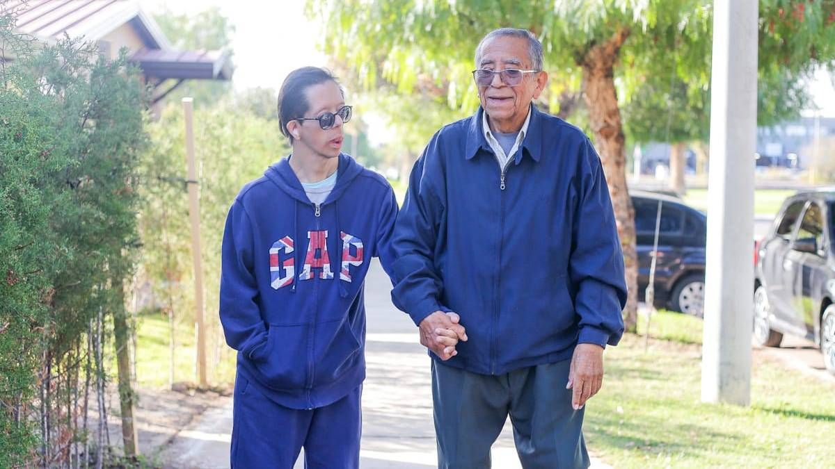 Un paseo con papá, lo mejor que a Fede le puede pasar. "Le encanta ir al supermercado y colocar la mercadería en el changuito", dice Carlos. Un paseo con papá, lo mejor que a Fede le puede pasar. "Le encanta ir al supermercado y colocar la mercadería en el changuito", dice Carlos.