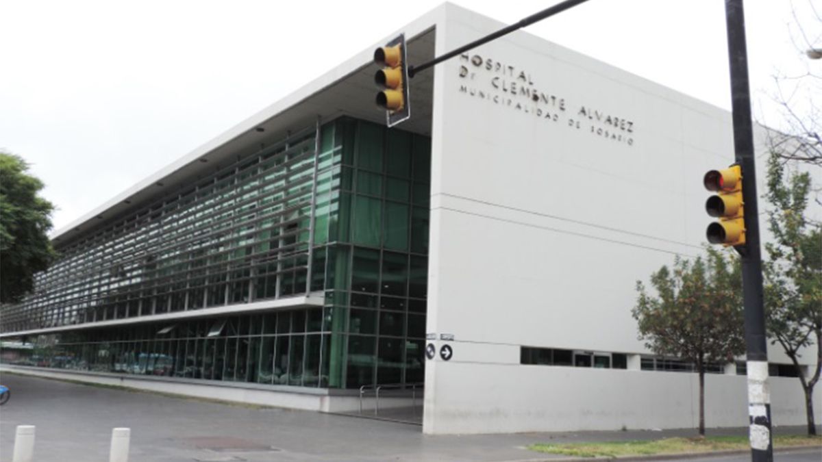 El hombre atacado a puñaladas por su hijastro murió luego de estar agonizando una semana en el Hospital de Rosario. El hombre atacado a puñaladas por su hijastro murió luego de estar agonizando una semana en el Hospital de Rosario.