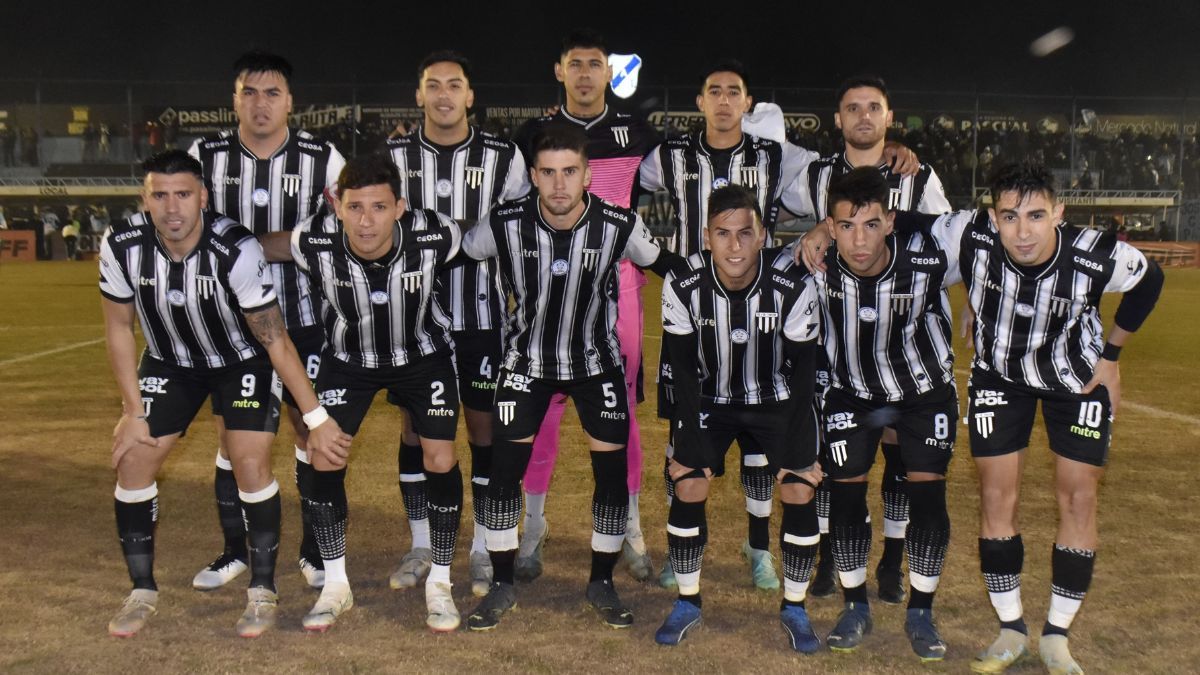 En el estadio Alfredo Martín Beranger se enfrentan Gimnasia y Esgrima y Temperley.       Foto: Gentileza Prensa Temperley.