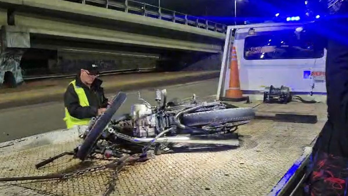 El motociclista atropellado sufrió una fractura en su brazo izquierdo. Buscan al conductor que provocó el accidente. El motociclista atropellado sufrió una fractura en su brazo izquierdo. Buscan al conductor que provocó el accidente.