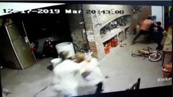 Video: ladrones golpearon a pareja de ancianos y tomaron de rehén a un niño