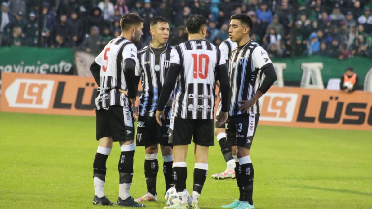 Gimnasia y Esgrima se mostró bien plantado en la cancha y lanzado como protagonista en su visita a Nueva Chicago. Gimnasia y Esgrima se mostró bien plantado en la cancha y lanzado como protagonista en su visita a Nueva Chicago.