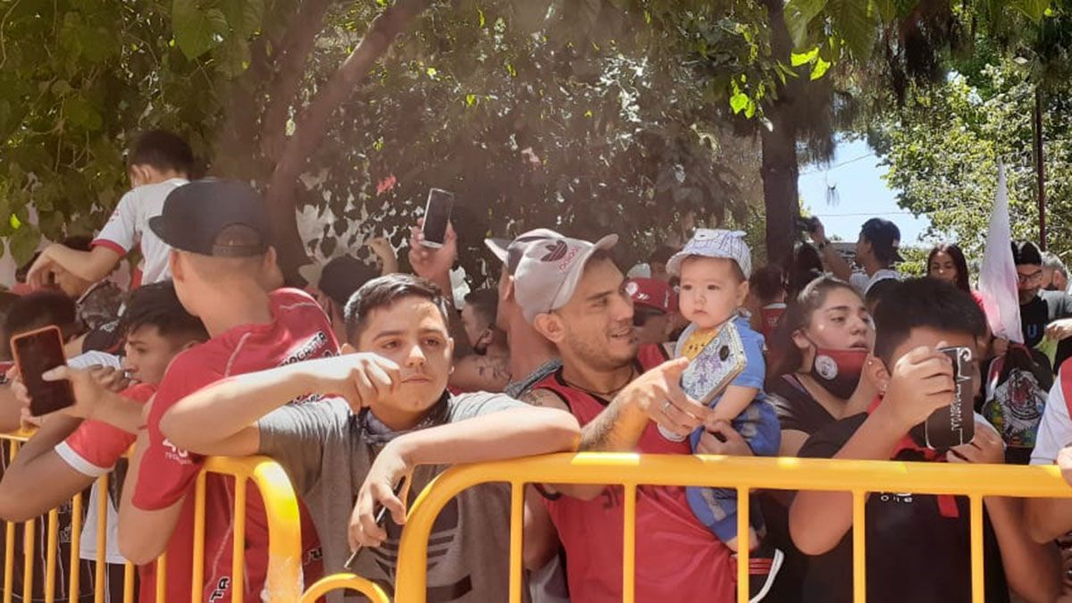 Hubo una gran convocatoria en el banderazo de Huracán Las Heras