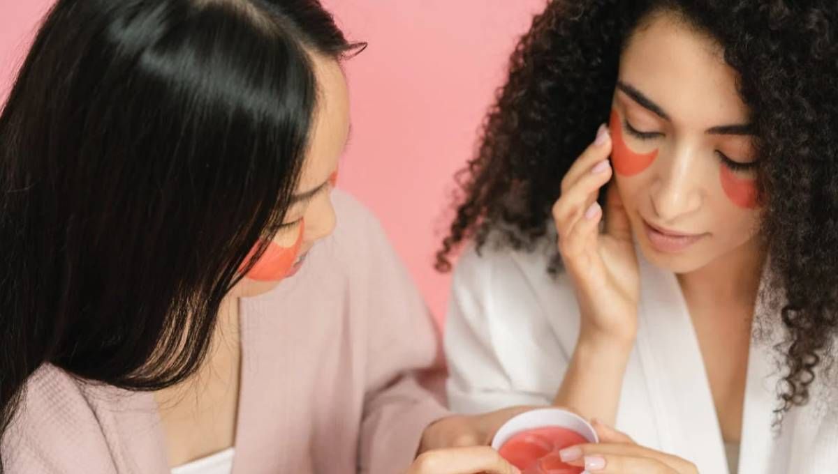 Existe un sencillo truco que te ayudará a reducir tus bolsas debajo de los ojos de una manera súper económica. Existe un sencillo truco que te ayudará a reducir tus bolsas debajo de los ojos de una manera súper económica.