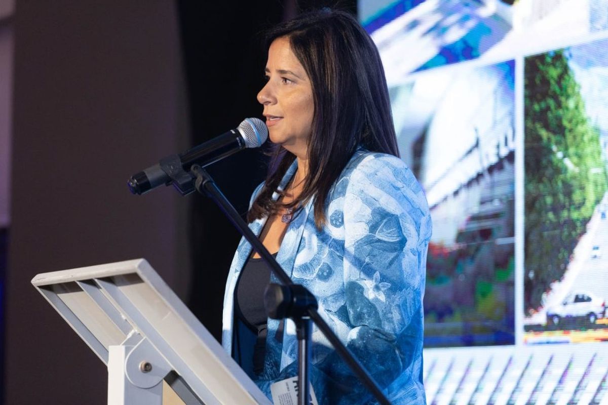 La subsecretaria de Infraestructura y Desarrollo Territorial, Marité Badui, advirtió que la política del Gobierno es consolidar la obra pública como una inversión. La subsecretaria de Infraestructura y Desarrollo Territorial, Marité Badui, advirtió que la política del Gobierno es consolidar la obra pública como una inversión.