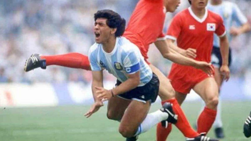 Maradona y un video que explica porque fue operado otra vez de la rodilla