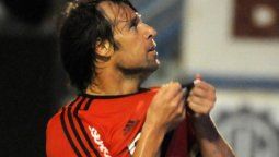 Cavenaghi se empachó de goles en la victoria de River