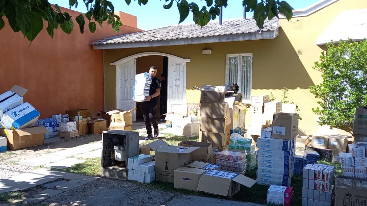 Allanamientos en San Martín: un detenido y secuestro de armas, dinero, remedios, computadoras y celulares, entre otras cosas.