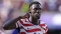 Balogun hizo el primero y fue expulsado.