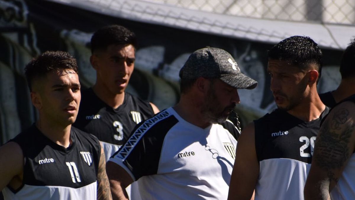 El Mensana se prepara paras jugar este sábado ante San Telmo en la Isla Maciel. El Mensana se prepara paras jugar este sábado ante San Telmo en la Isla Maciel.