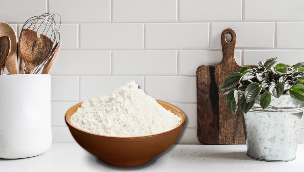 Usando un poco de harina podrás remover la grasa pegada en las paredes de la cocina. Usando un poco de harina podrás remover la grasa pegada en las paredes de la cocina. 