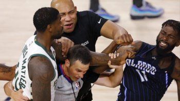 NBA: Escándalo y piñas en la victoria de Milwaukee sobre Orlando