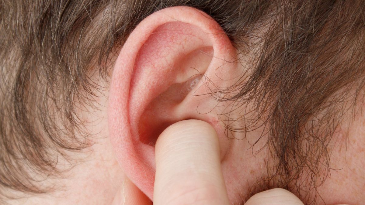 Qué significa tener picor o dolor en el oído, según los expertos en salud