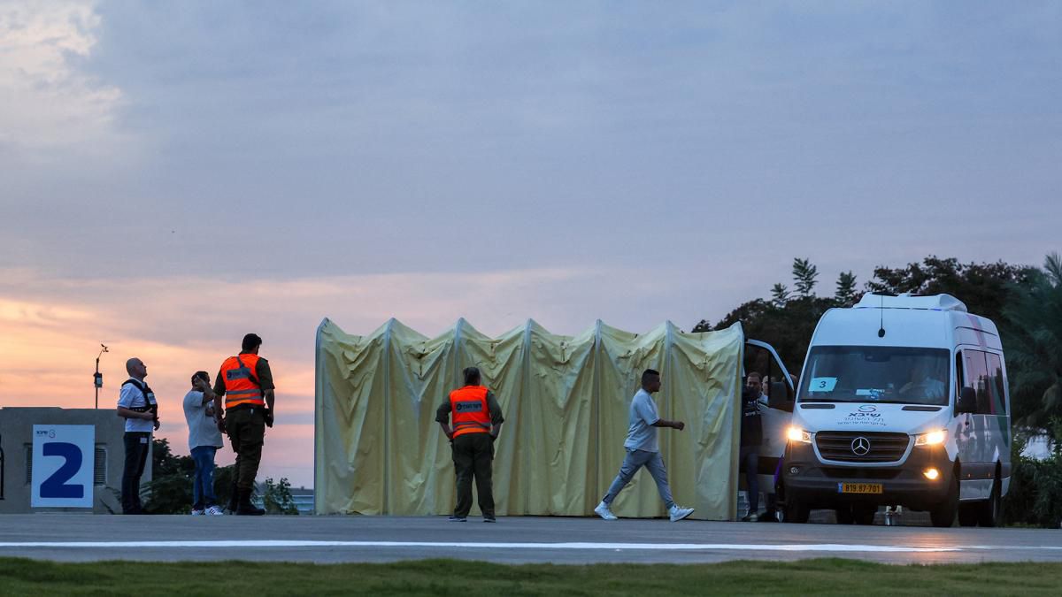 Hamas liberó a otros 14 rehenes israelíes y a tres extranjeros, luego de un acuerdo firmado durante la semana Hamas liberó a otros 14 rehenes israelíes y a tres extranjeros, luego de un acuerdo firmado durante la semana