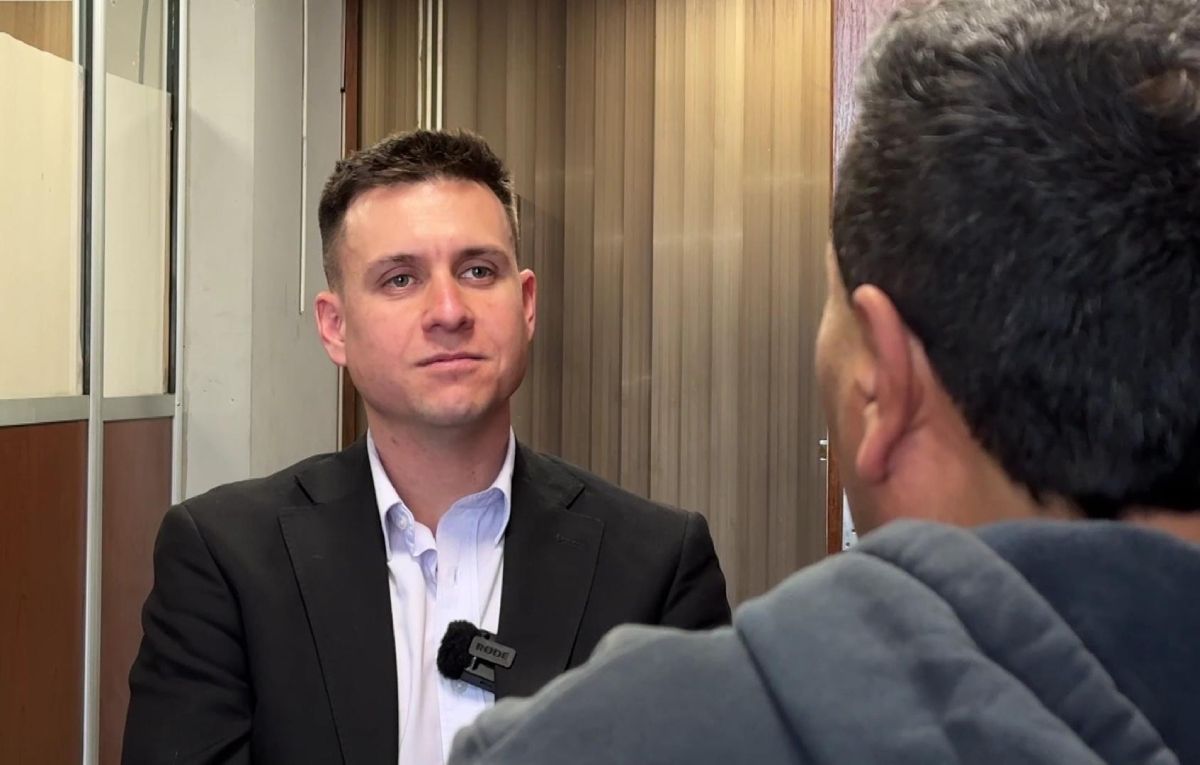 El periodista Julián Imazio con testimonios en primera persona de varones violentos que están en un programa para cambiar su conducta. El periodista Julián Imazio con testimonios en primera persona de varones violentos que están en un programa para cambiar su conducta.