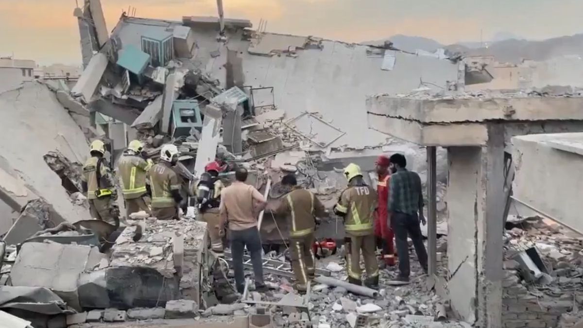 Así quedó uno de los puntos atacados por Israel en Teherán. Así quedó uno de los puntos atacados por Israel en Teherán.