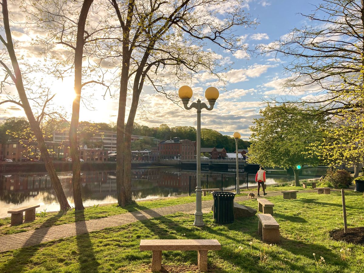 Westport tiene parques, bosques y espacios al aire libre. Westport tiene parques, bosques y espacios al aire libre.