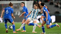Estefanía Banini fue titular en la Selección argentina femenina, que cayó ante Italia.