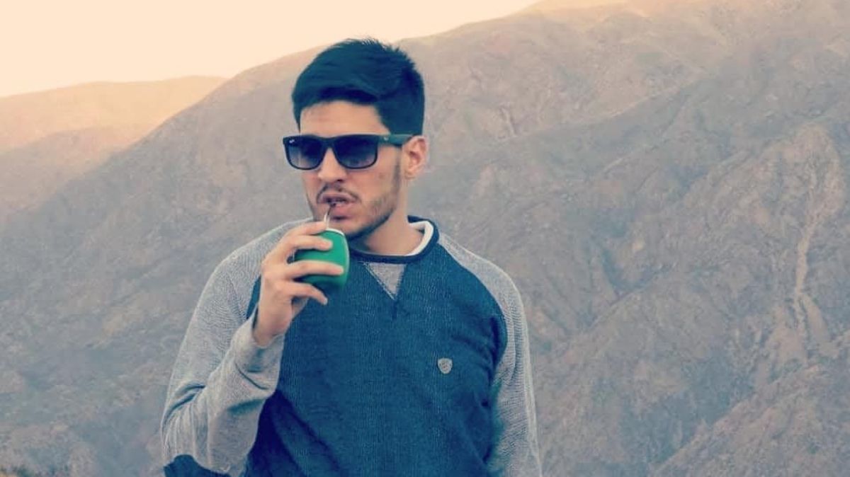 Mendocino de pura cepa. Olguín estudia Derecho y ha trabajado como docente. La donación de médula no ha sido la única acción solidaria que ha realizado. También participó en una ONG que ayuda a la gente en situación de calle.