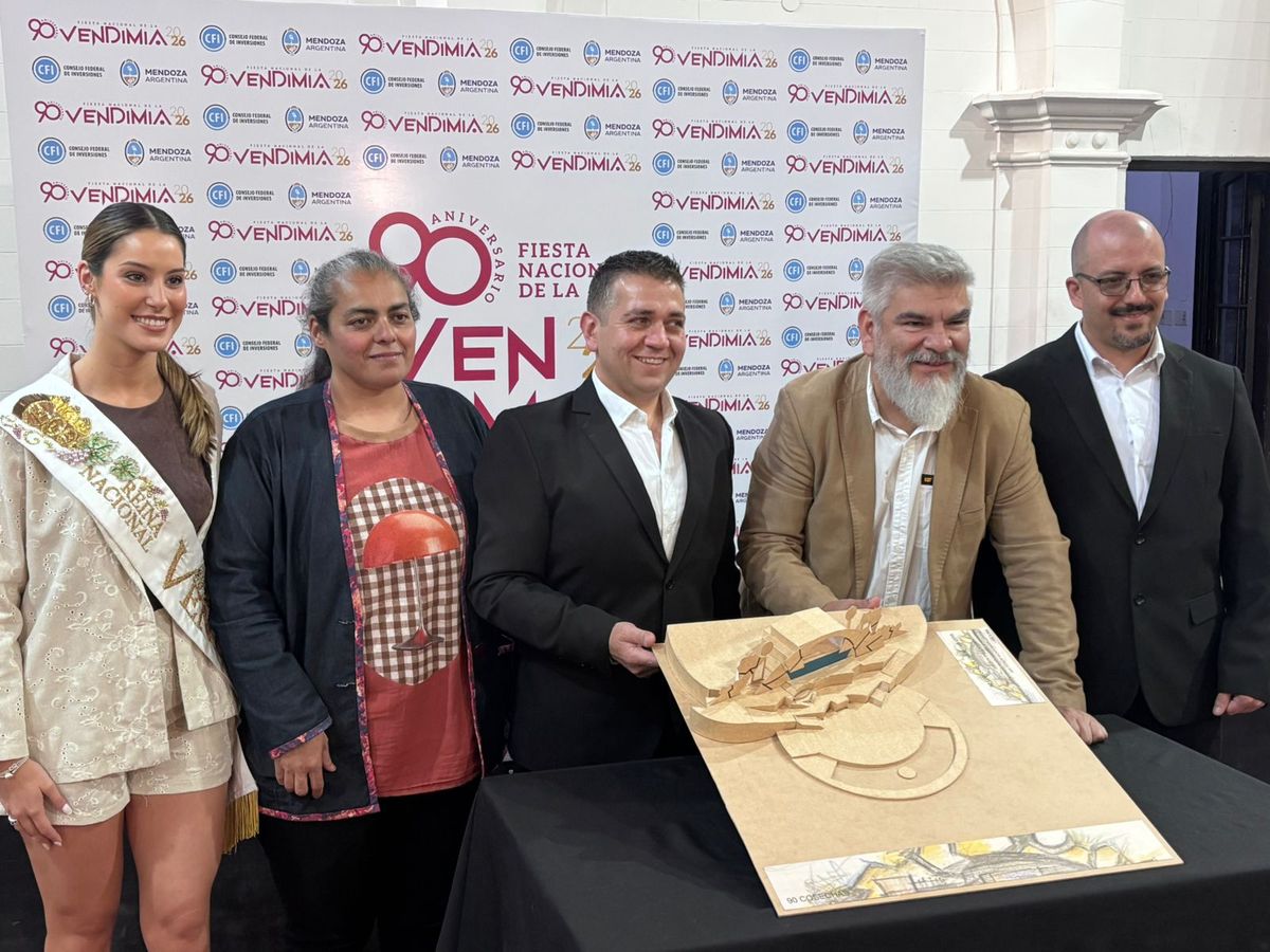 Pablo Perri presentó la maqueta de su Vendimia 2026 junto a Diego Gareca. Pablo Perri presentó la maqueta de su Vendimia 2026 junto a Diego Gareca.