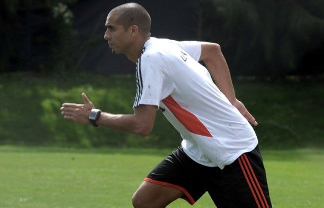 David Trezeguet entrenó diferenciado pero llegaría bien al sábado