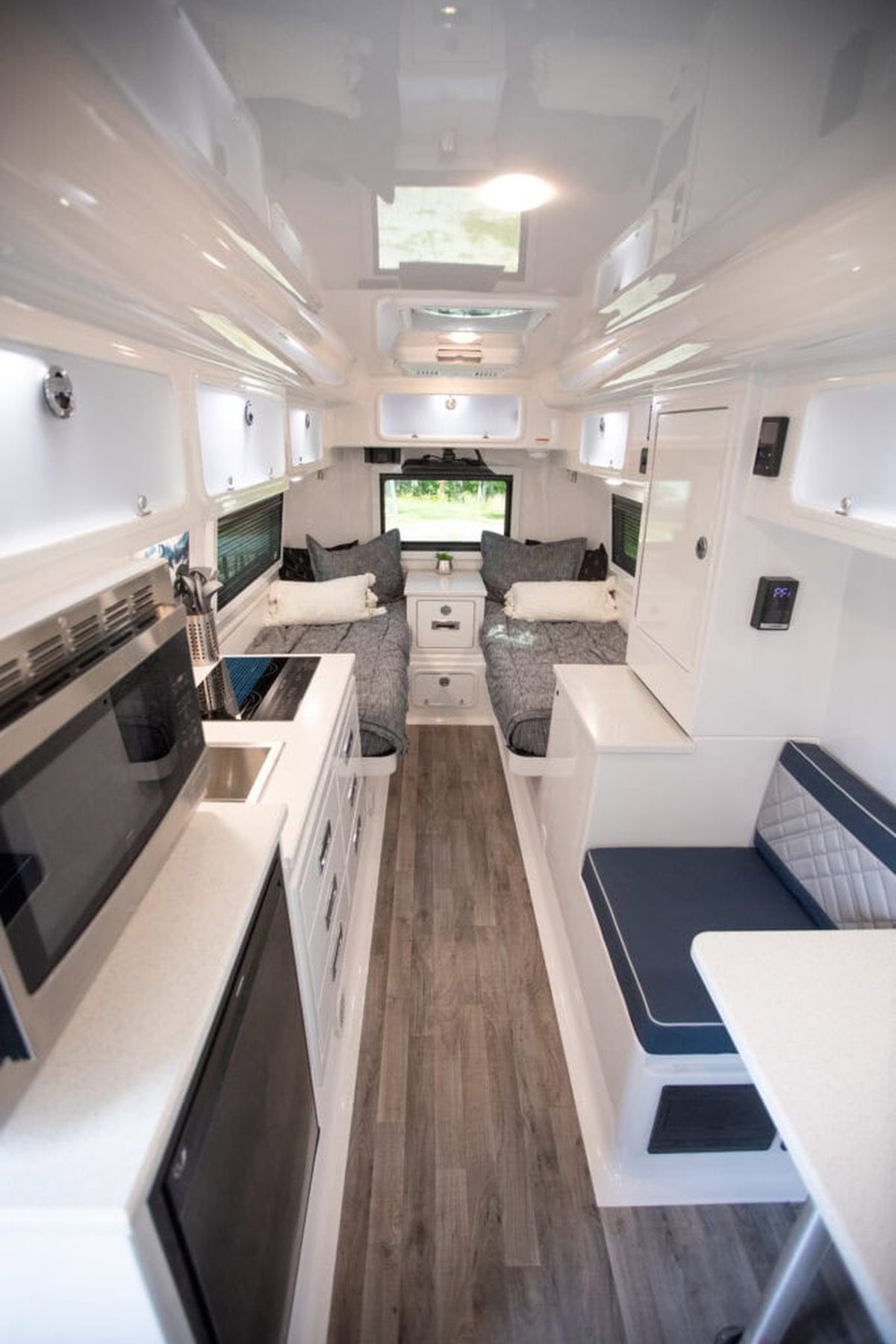 El interior de esta casa rodante tiene todo para que no extrañemos nuestra casa. Imagen: Oliver Travel Trailers El interior de esta casa rodante tiene todo para que no extrañemos nuestra casa. Imagen: Oliver Travel Trailers