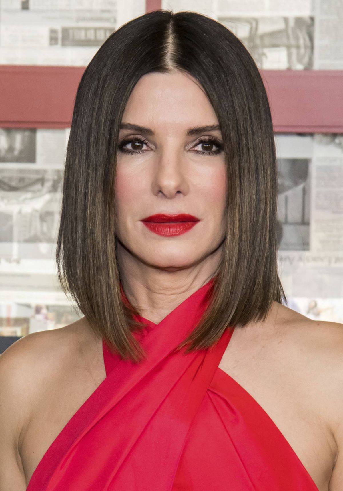 Sandra Bullock lleva un corte bob clásico.
