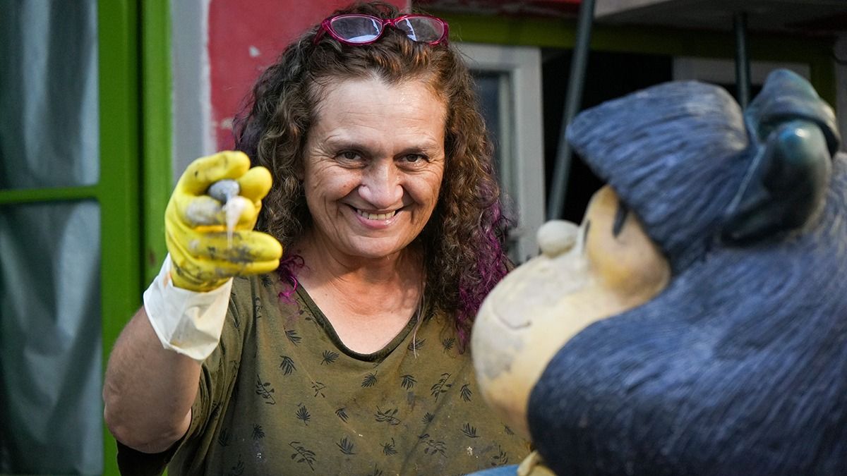 A la artista plástica Sonia López, Mafalda le resulta un personaje muy querido y con ese afecto la restaura. A la artista plástica Sonia López, Mafalda le resulta un personaje muy querido y con ese afecto la restaura.