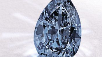 Un diamante azul obtuvo un precio récord en subasta