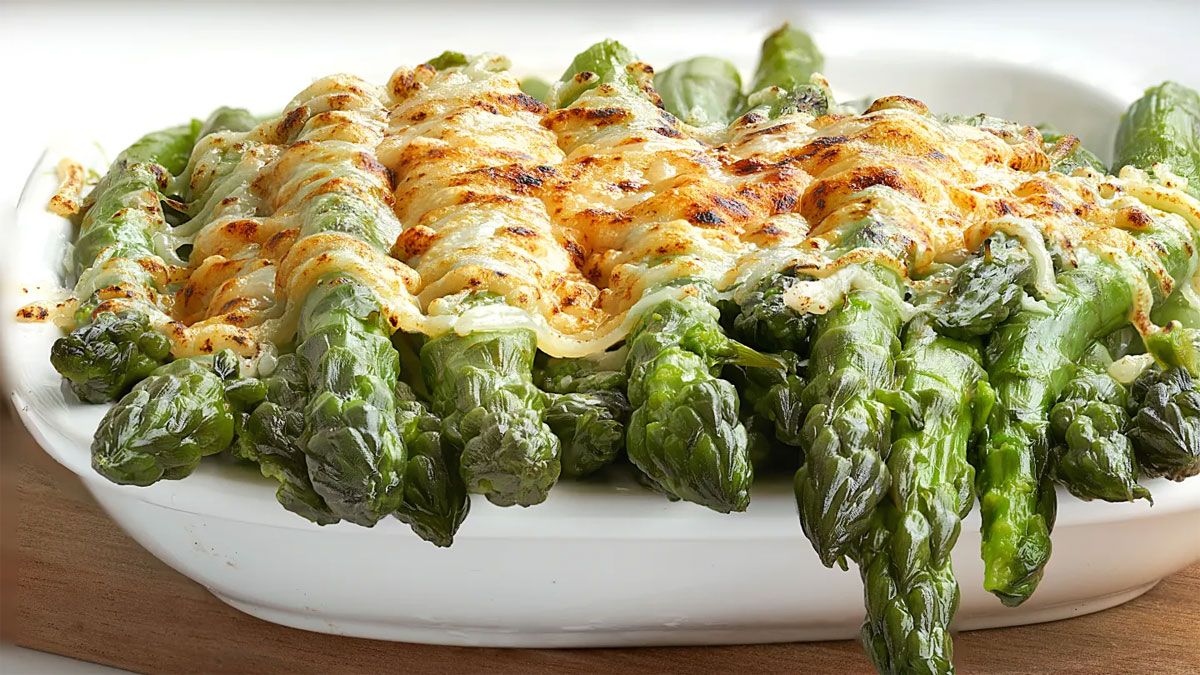 Cómo hacer espárragos gratinados cremosos: la receta de 7 ingredientes y 5 pasos fáciles