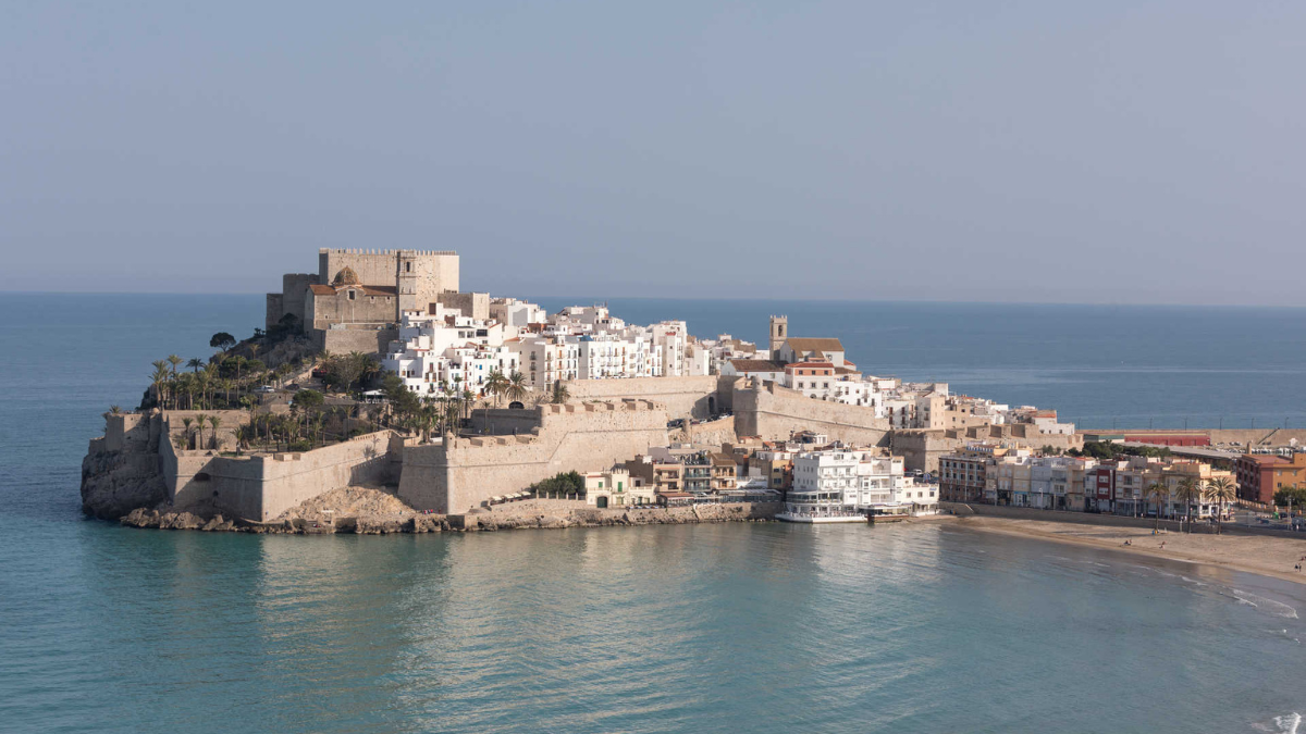 La playa Norte de Peñíscola es uno de los sitios más asequibles para disfrutar de unas increíbles vacaciones. La playa Norte de Peñíscola es uno de los sitios más asequibles para disfrutar de unas increíbles vacaciones.