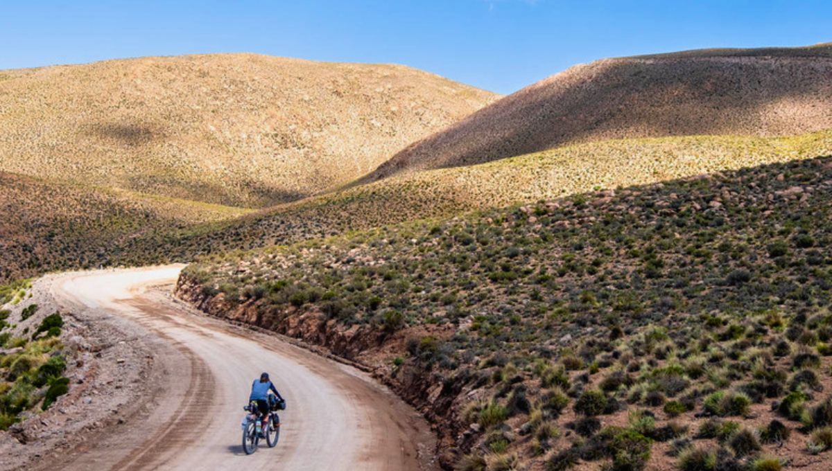 Recorrer la Puna Argentina en bicicleta es una de las pocas aventuras auténticas que quedan en el mundo. Fuente: Monteadentro.cc Recorrer la Puna Argentina en bicicleta es una de las pocas aventuras auténticas que quedan en el mundo. Fuente: Monteadentro.cc