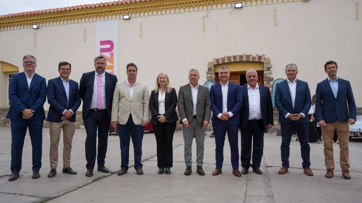 El gobernador Cornejo junto a directivos de Bodegas de Argentina en el Agasajo que es parte de la Vendimia 2025