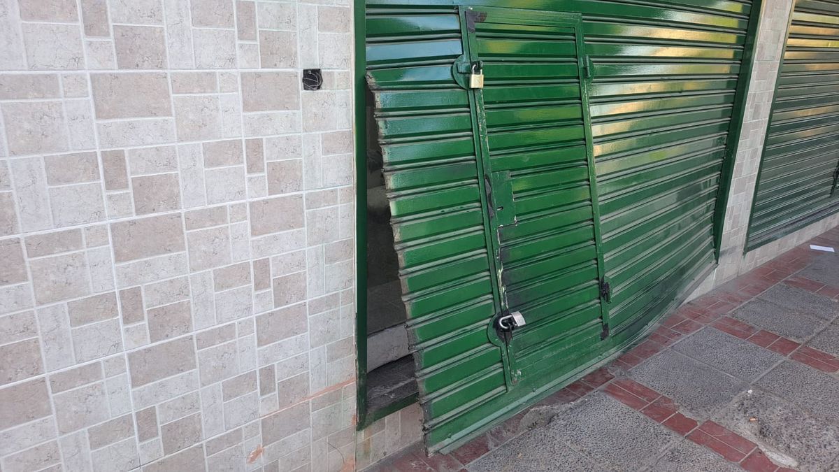 Los empleados se enteraron del robo esta mañana cuando llegaron a trabajar a la panadería de calles Manuel A. Sáez y Lisandro Moyano de Las Heras. Los empleados se enteraron del robo esta mañana cuando llegaron a trabajar a la panadería de calles Manuel A. Sáez y Lisandro Moyano de Las Heras.